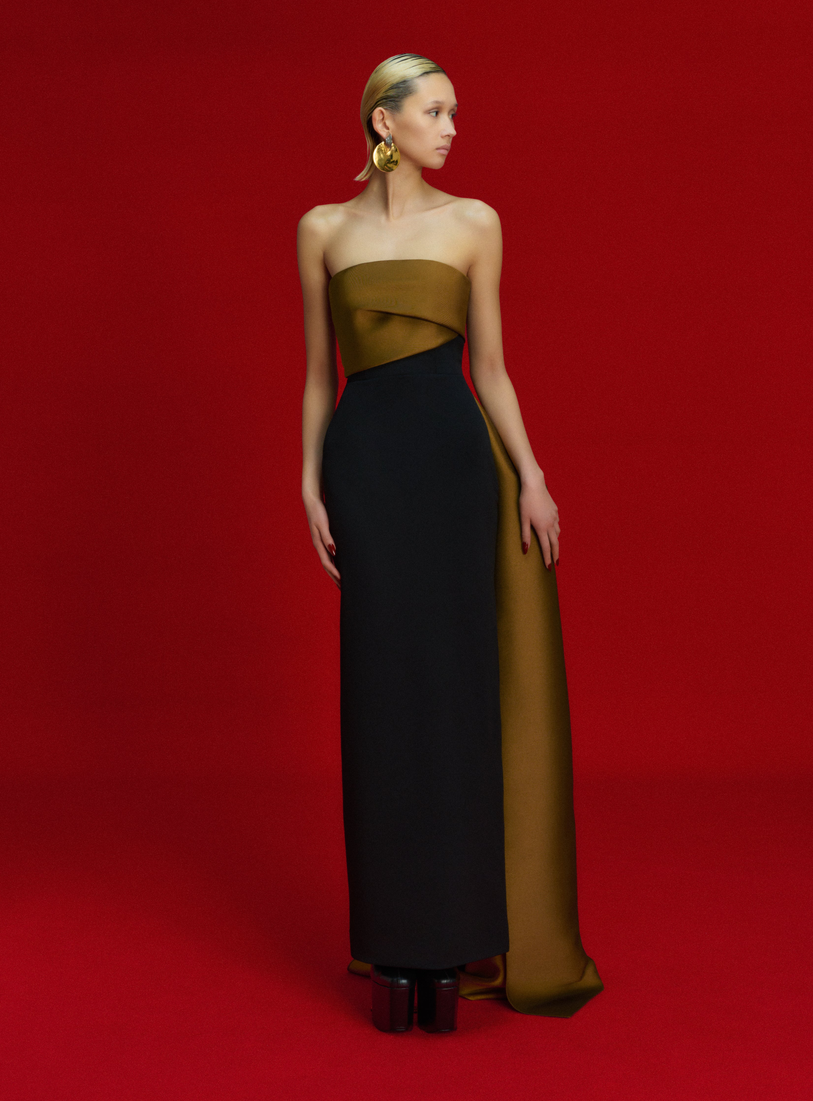 The Kinsley Maxi Dress in Gold and Black The Kinsley Maxi Dress in Gold and Black