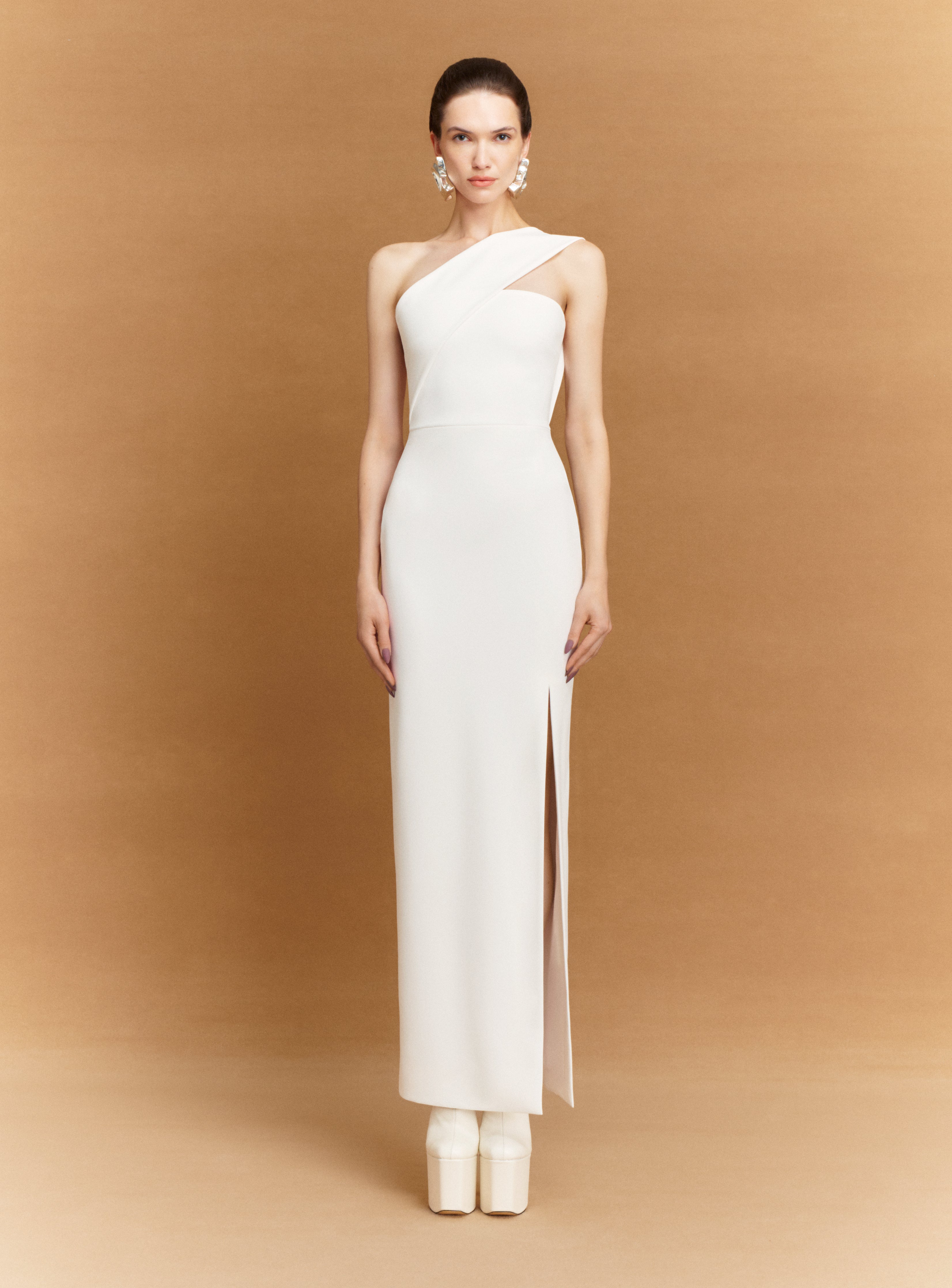 The Lois Maxi Dress in Cream Robes de mariée The Wedding Explorer