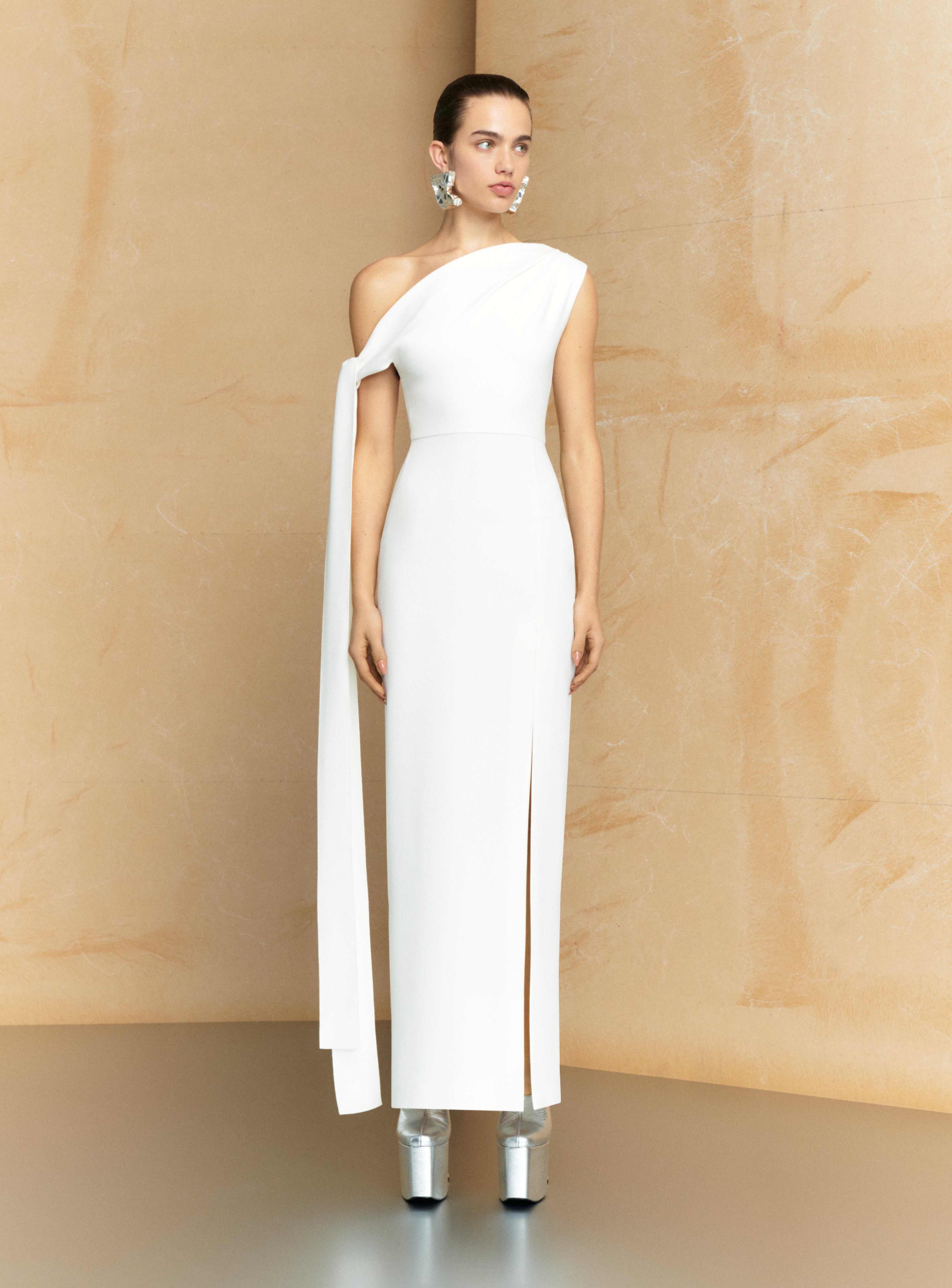 The Irina Maxi Dress in Cream Robes de mariée The Wedding Explorer