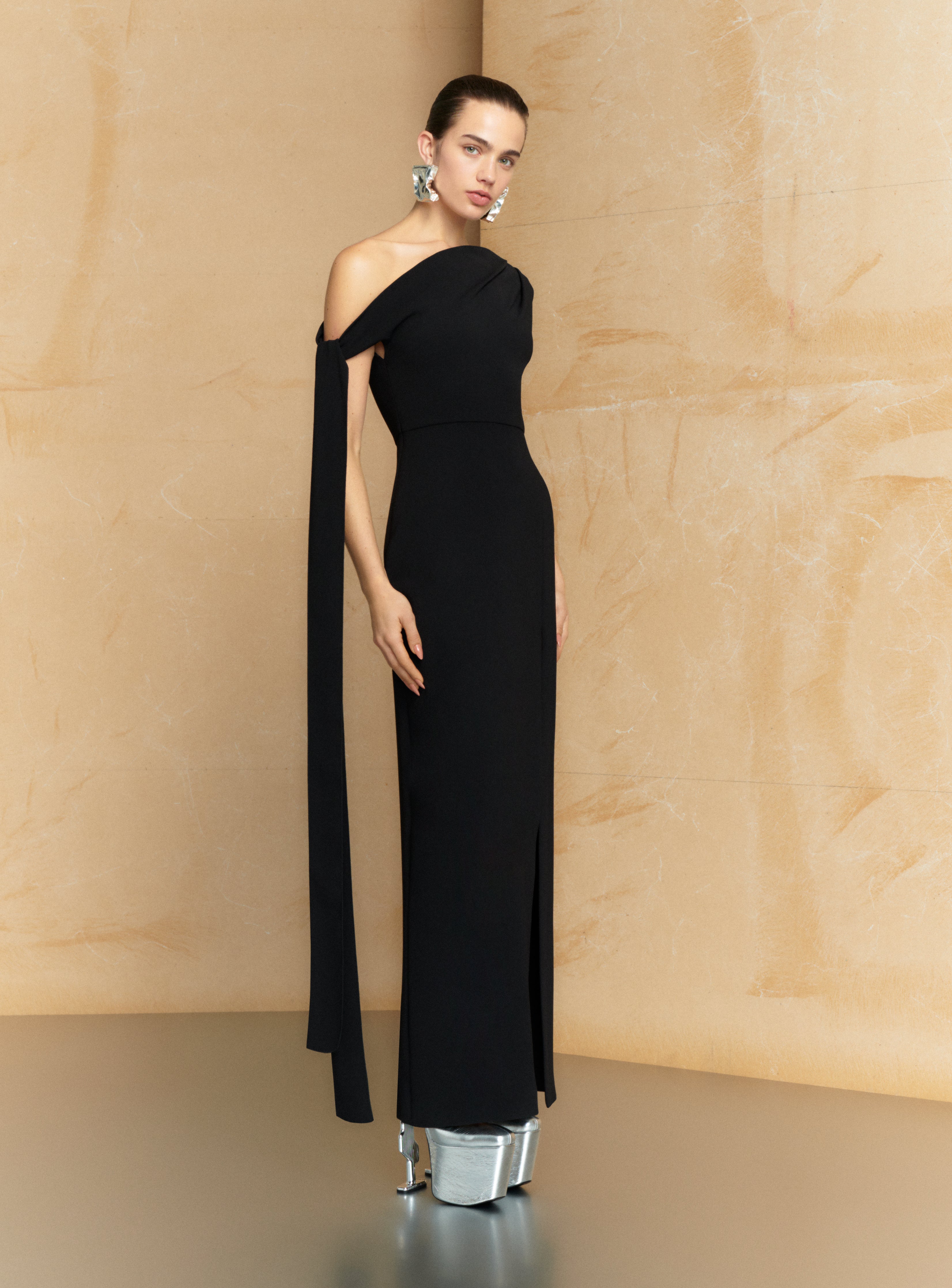 The Irina Maxi Dress in Black – Solace London