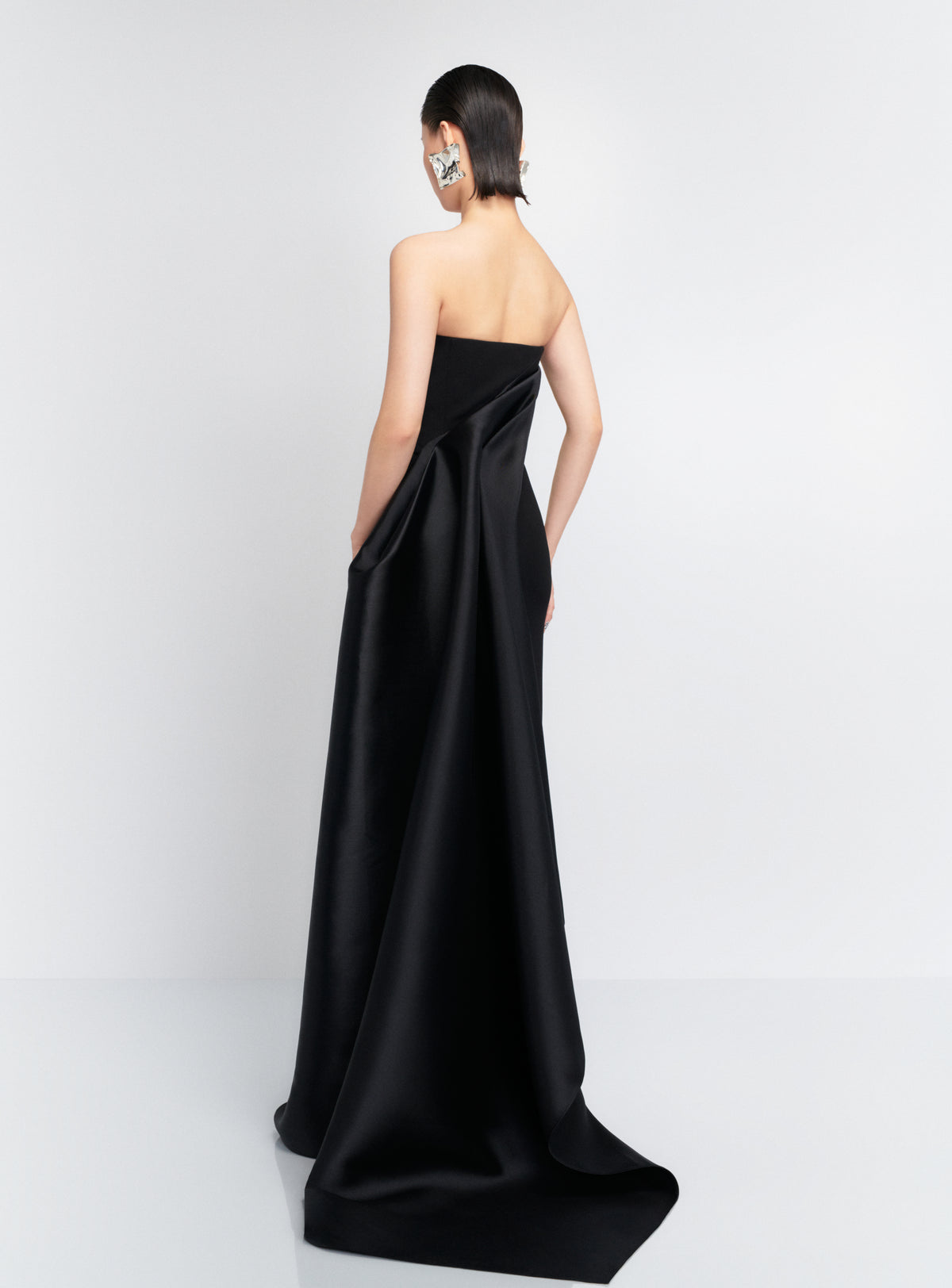 The Kinsley Maxi Dress in Black