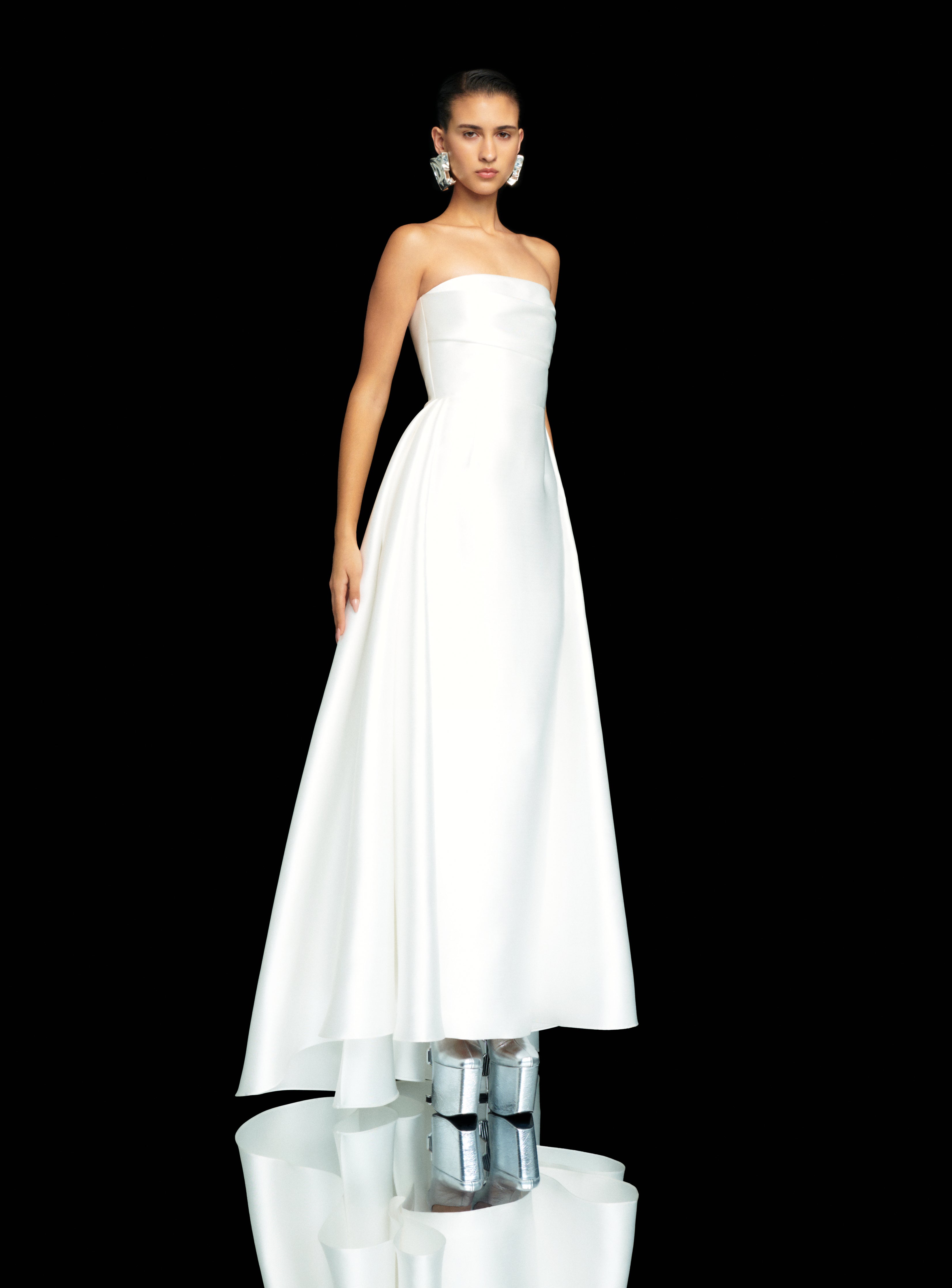 The Tiffany Maxi Dress in Cream Robes de mariée The Wedding Explorer