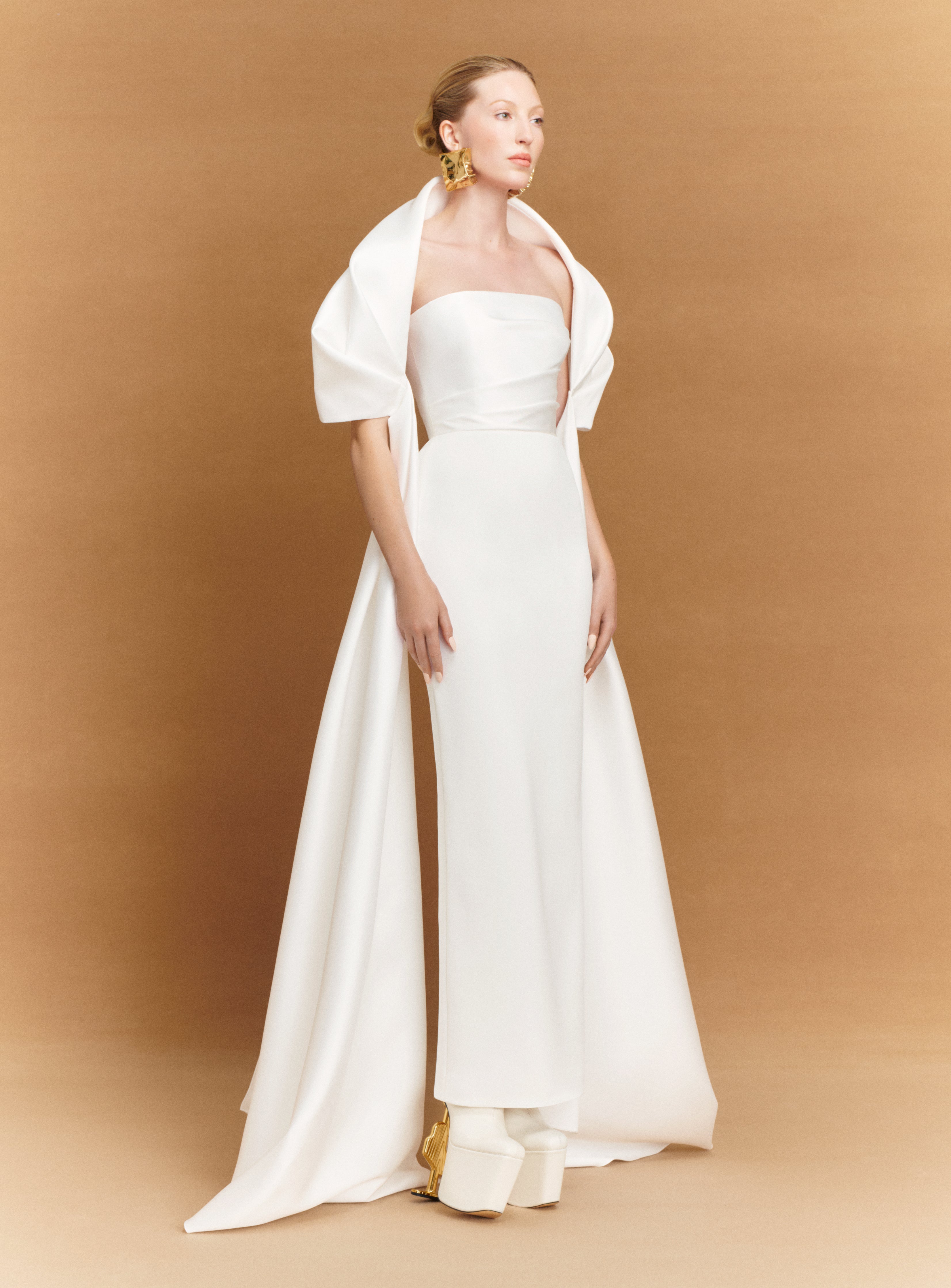 The Vera Maxi Dress in Cream Robes de mariée The Wedding Explorer The Vera Maxi Dress in Cream Robes de mariée The Wedding Explorer