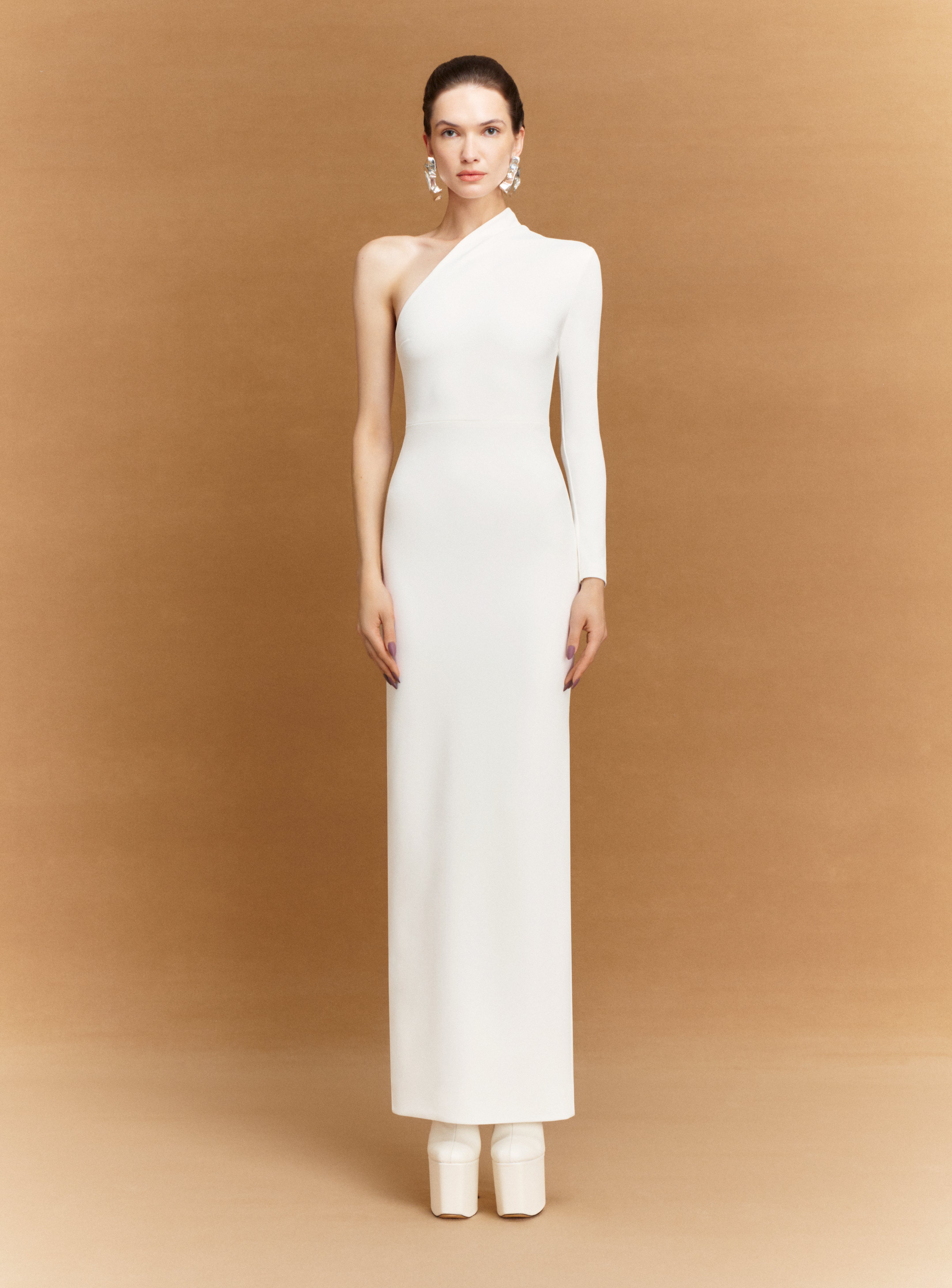 The Joana Maxi Dress in Cream Robes de mariée The Wedding Explorer