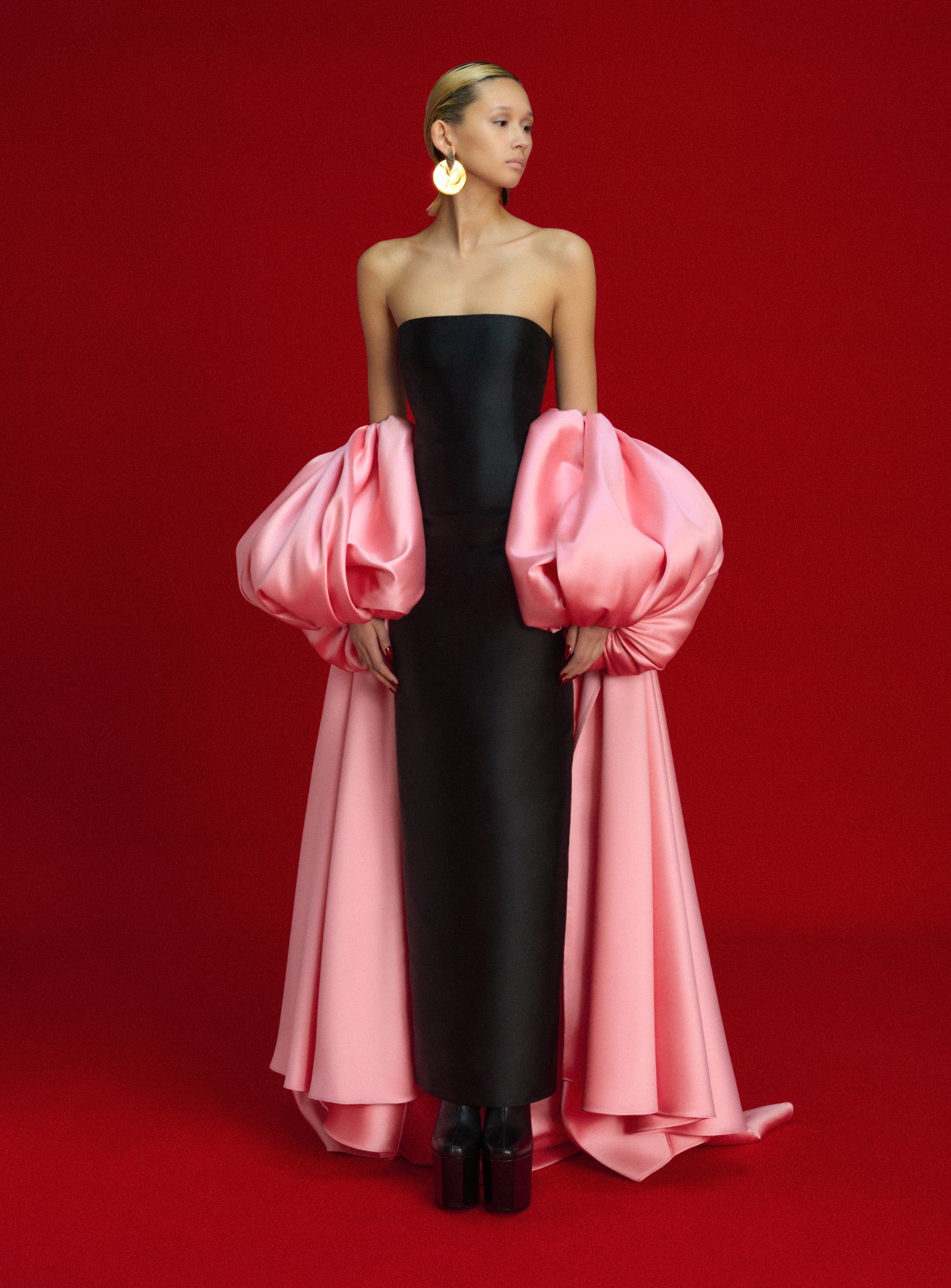 The Lea Maxi Dress in Soft Pink and Black Solace London The Lea Maxi Dress in Soft Pink and Black Solace London