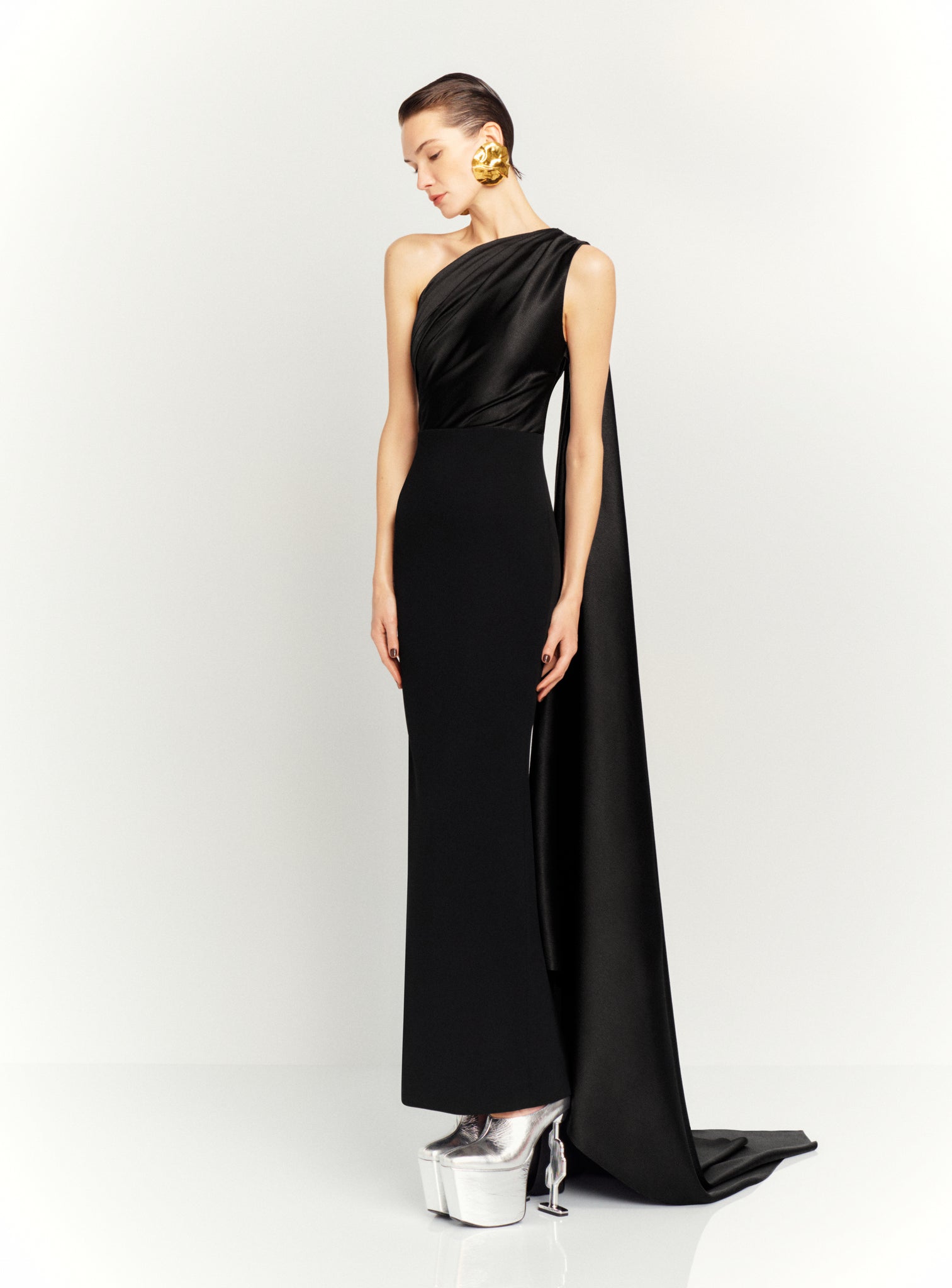 The Yeva Maxi Dress in Black