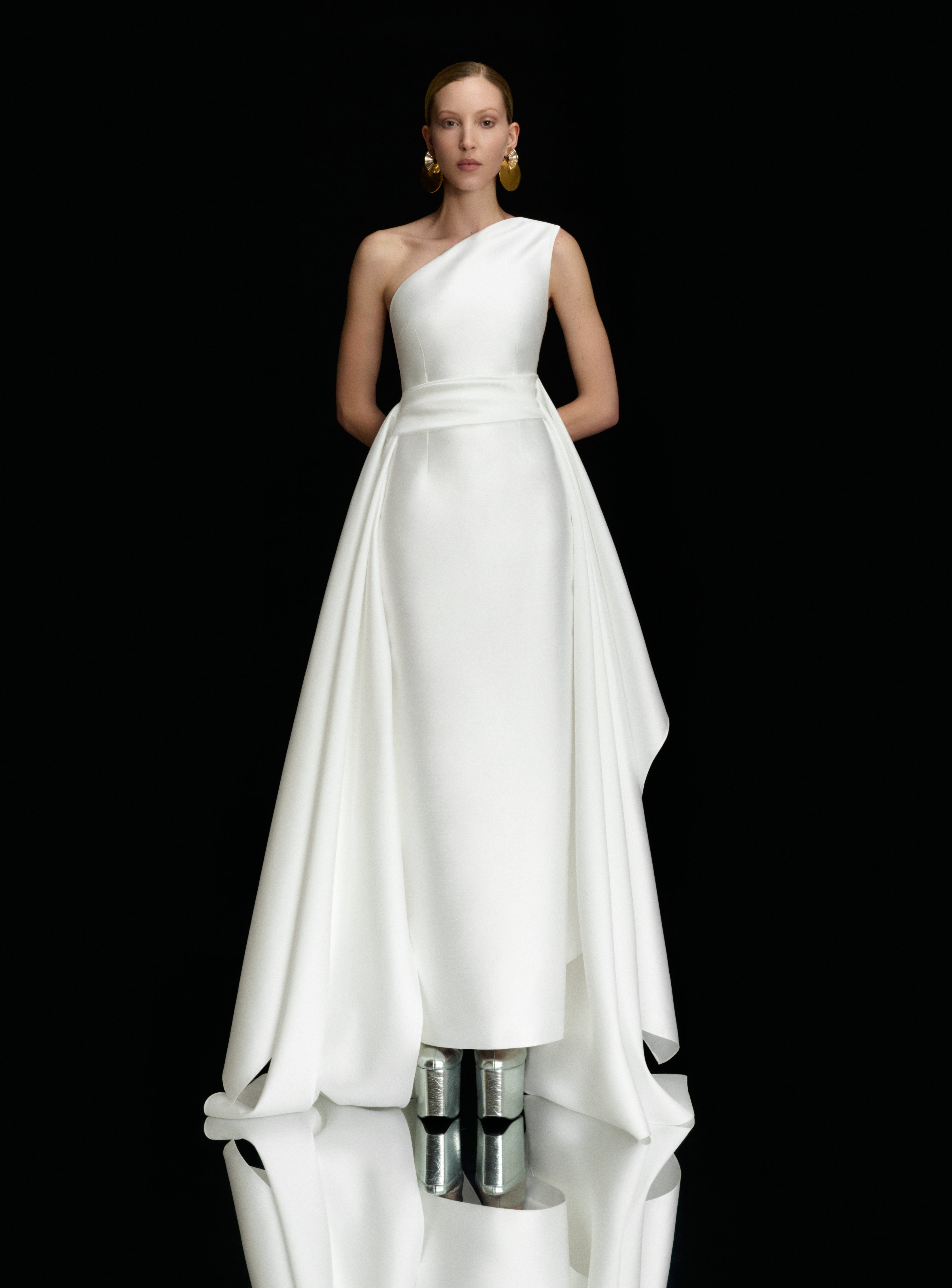 The Charo Maxi Dress in Cream Robes de mariée The Wedding Explorer The Charo Maxi Dress in Cream Robes de mariée The Wedding Explorer